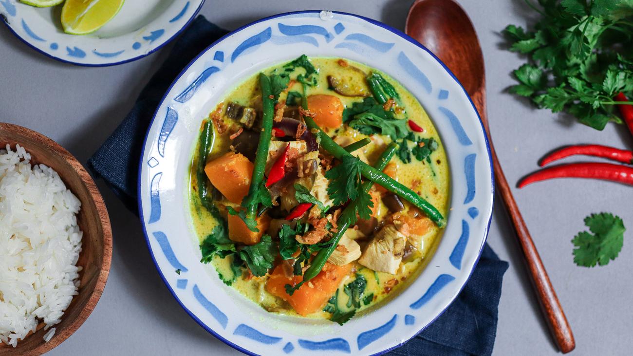Thailändisches Kürbis-Huhn-Curry: Baukasten im Wok | ZEITmagazin