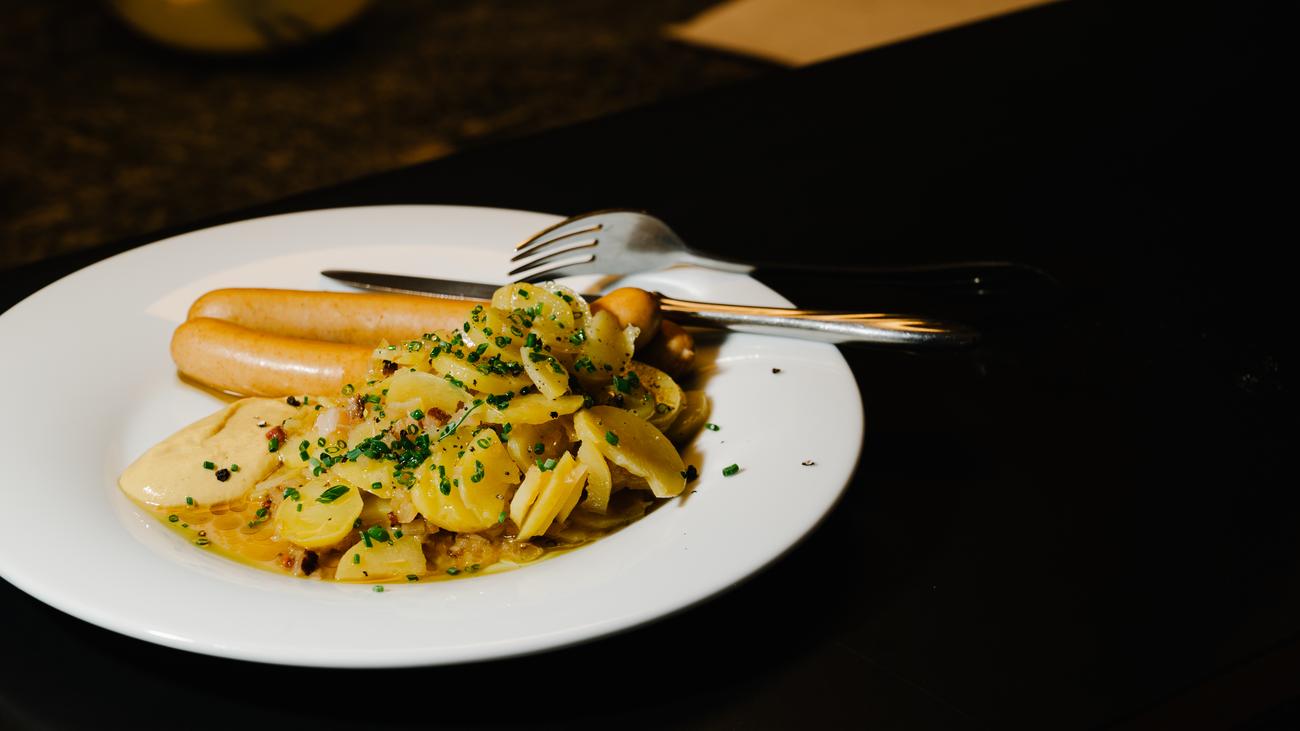 Kartoffelsalat mit Wiener Würstchen: Kartoffelsalat für Heiligabend ...