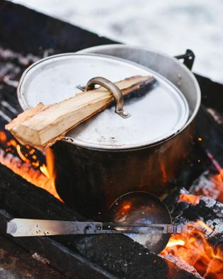 Kochen mit Holzfeuer: Die Hüter der Flammen