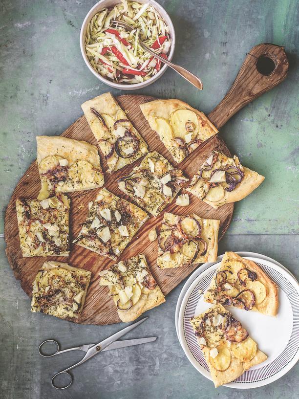 Pizza Bianca mit Kohlsalat: Eine Pizza für die Kartoffelgötter