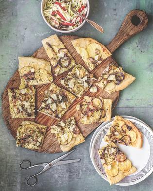 Pizza Bianca mit Kohlsalat: Eine Pizza für die Kartoffelgötter