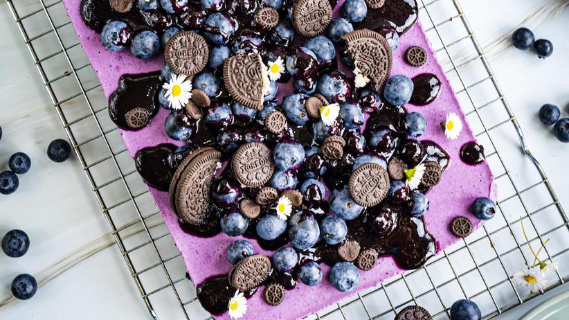 Oreo-Brownie-Blaubeer-Cheesecake: Halb Brownie, halb Cheesecake