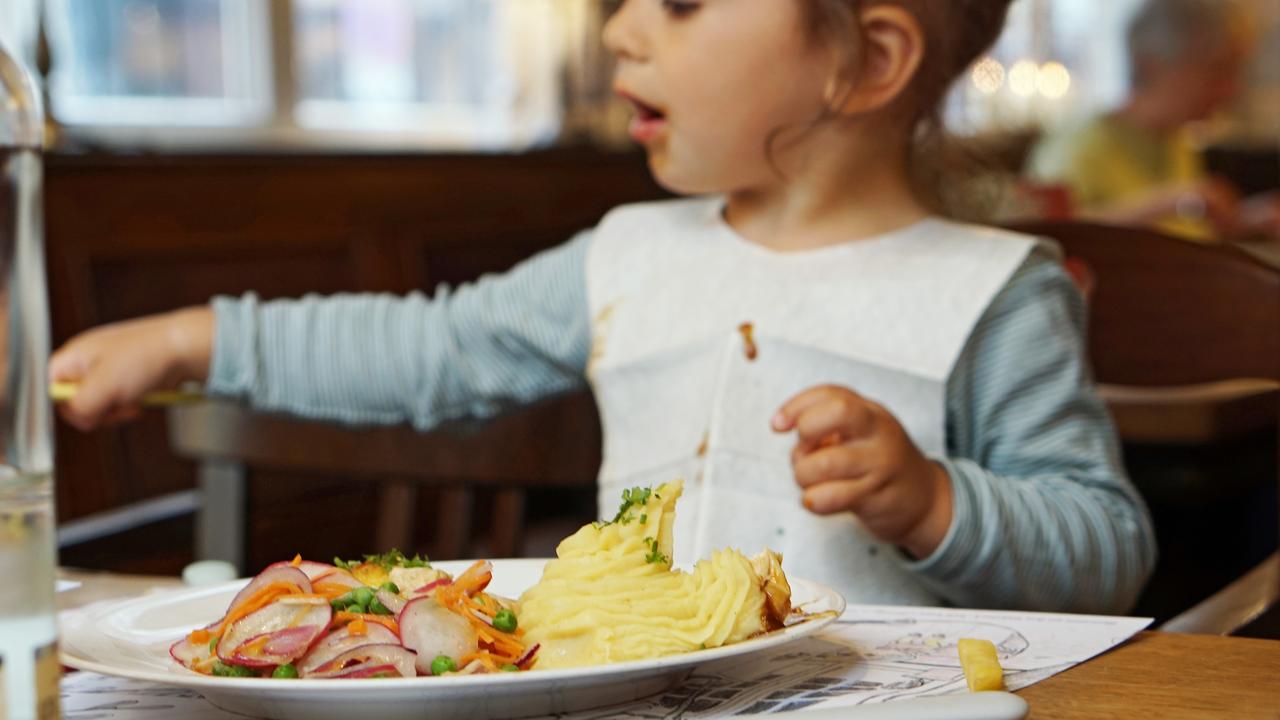 Familie im Restaurant: Essengehen mit Kindern? Doch, ja, geht! | ZEITmagazin