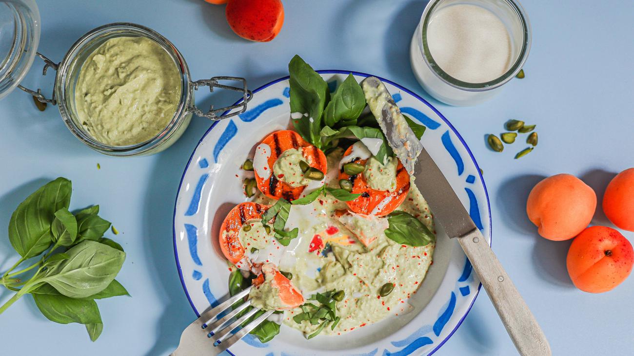 Gegrillte Aprikosen mit Feta-Pistazien-Creme: Der Dip mit dem Whip ...