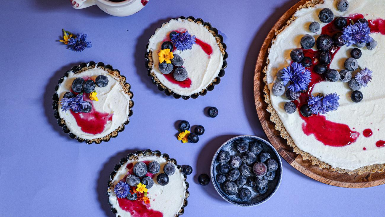 Kokos-Blaubeer-Tartes: Heute bleibt die Küche kalt | ZEITmagazin