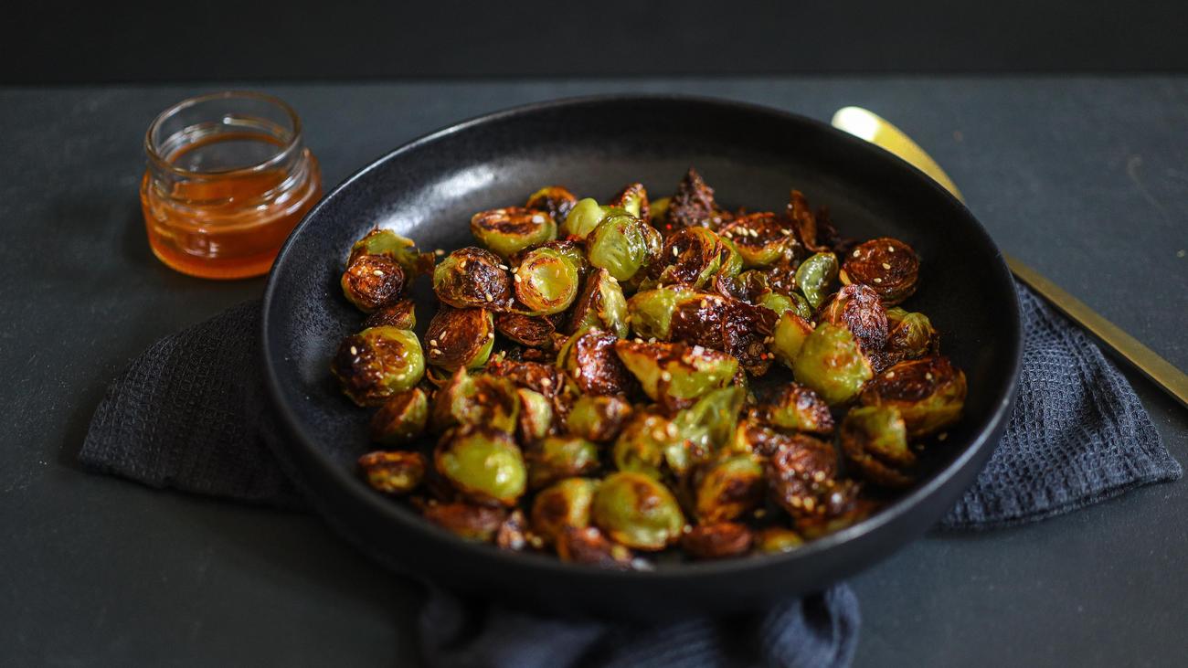 Knuspriger Rosenkohl in Limetten-Honig-Sauce: Sorry Oma, so schmeckt ...