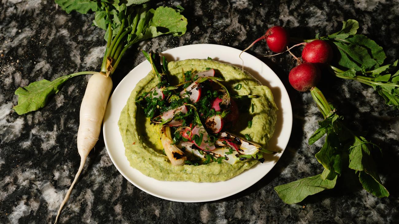 Gegrillte Radieschen mit grünem Hummus: Auch Radieschen mögen&amp;#39;s heiß ...