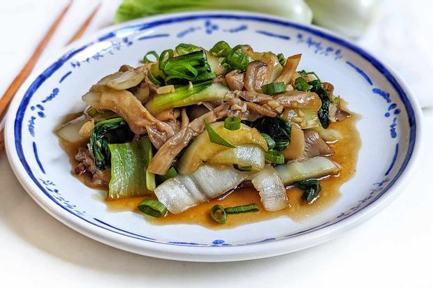 Gebratener Pak Choi mit Austernpilzen: So wird der Kohl nicht bloß fett ...