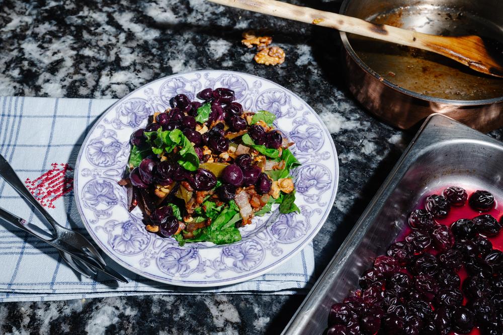 Traubensalat mit geschmorten Trauben: Traubenbildung auf dem Teller ...