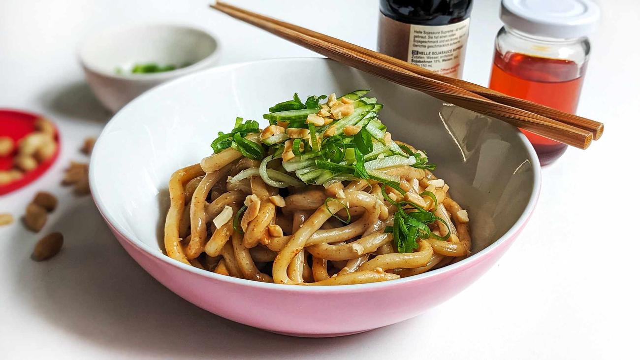 Nouilles Udon au beurre de cacahuète : un câlin de l’intérieur