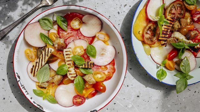 Tomatensalat mit Pfirsich und Halloumi : Tomatensalat zum Träumen