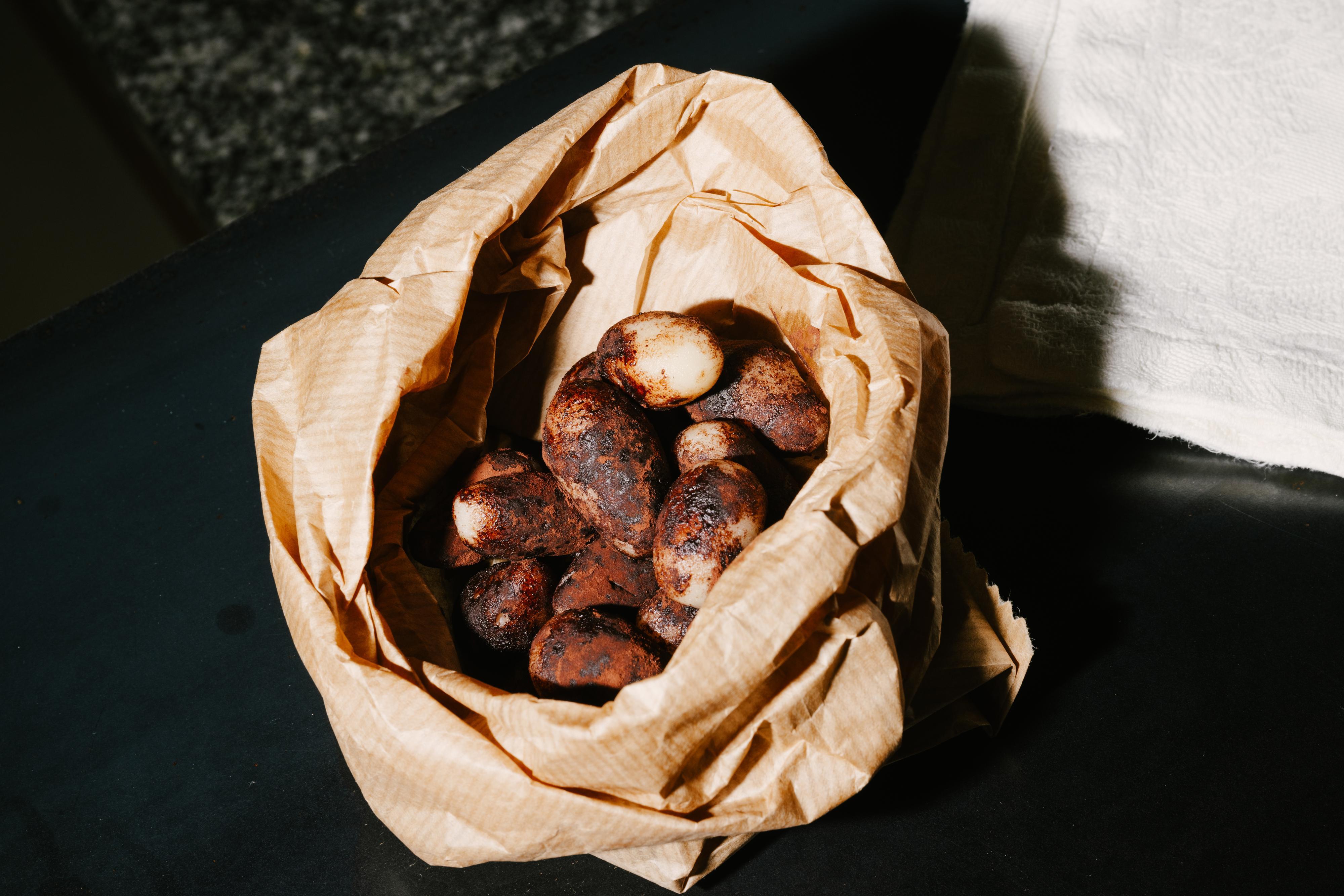 Marzipan-Pralinen: Nicht für Pommes gedacht! Gut gemachte Marzipankartoffeln sehen Kartoffeln sehr ähnlich.