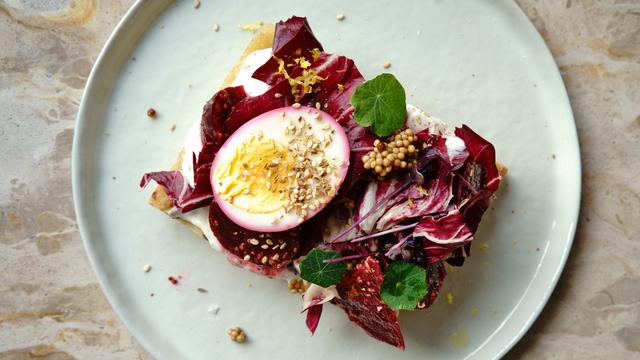 Rote-Bete-Tartine: Und dazu ein belegtes Brot mit Nitamago-Ei