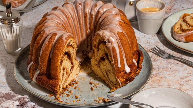 Zimtschnecken-Gugelhupf : Treffen sich zwei Legenden