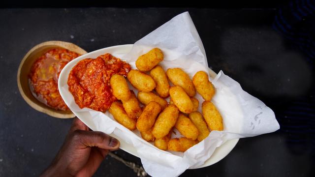 Maniokkroketten mit Tomatendip: Conakry zum Mitnehmen