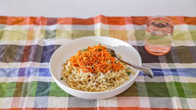 Pasta mit Pastinakensoße: Die Quadratwurzeln im tiefen Teller