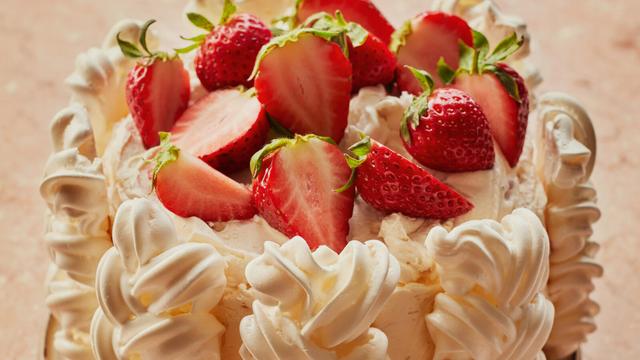 Baisertorte mit Erdbeeren: Ein Bisou fürs Baiser