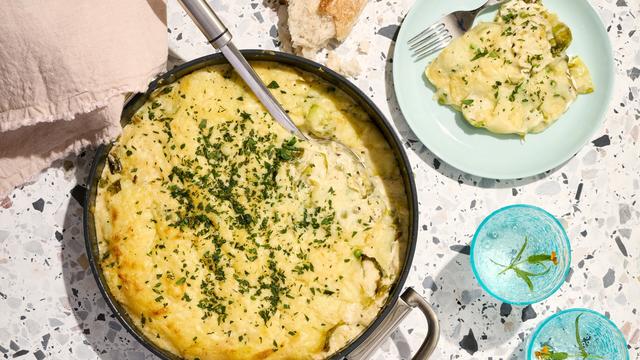 (+) Winter-Pie mit Rosenkohl, Lauch und Käsekartoffeln: Auch Wintergemüse darf außergewöhnlich sein! 