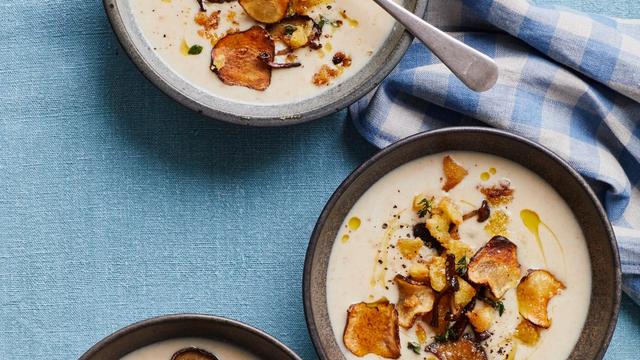 (+) Bratknoblauch-Mandel-Suppe mit Pilz-Migas: Wärmend wie ein Wintertraum