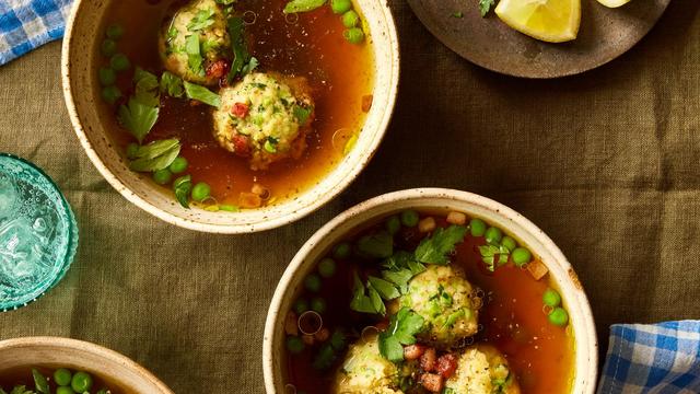 Brotklößchen-Suppe: Das ist doch klar wie Kloßbrühe!