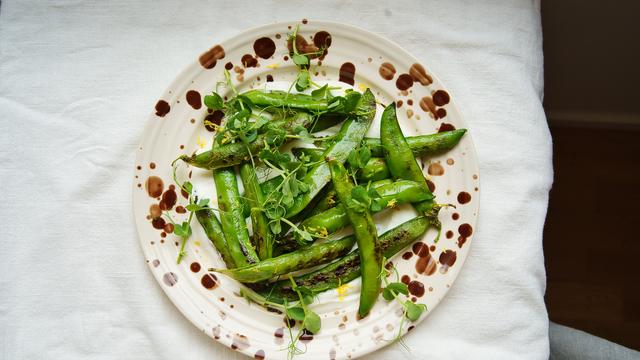 Erbsenschoten auf Feta-Creme: Die Wolke unter der Erbse