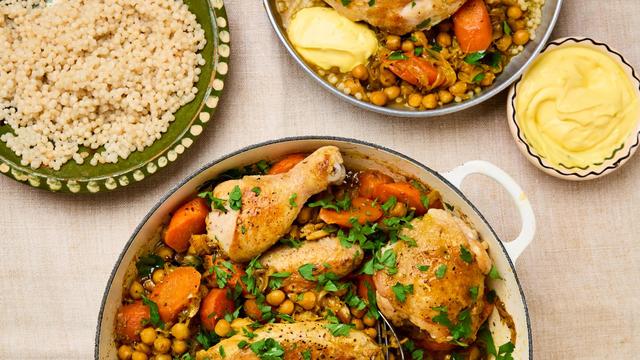 Geschmortes Huhn mit Kichererbsen: Hühnerteile zum Teilen