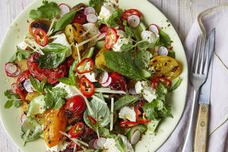 Salat mit gegrillten Tomaten und Seidentofu: Ravinder Bhogals Salat aus gegrillten Tomaten mit Seidentofu und Limettenblattdressing