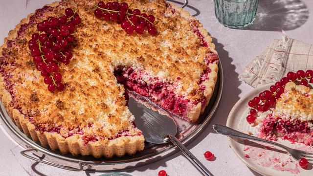 Johannisbeerkuchen: Kuchen unter knuspriger Haube