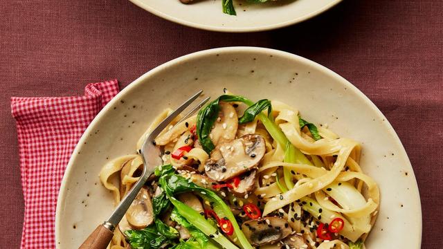 Miso-Nudeln mit Pak Choi: Miese Laune? Miso-Nudeln!