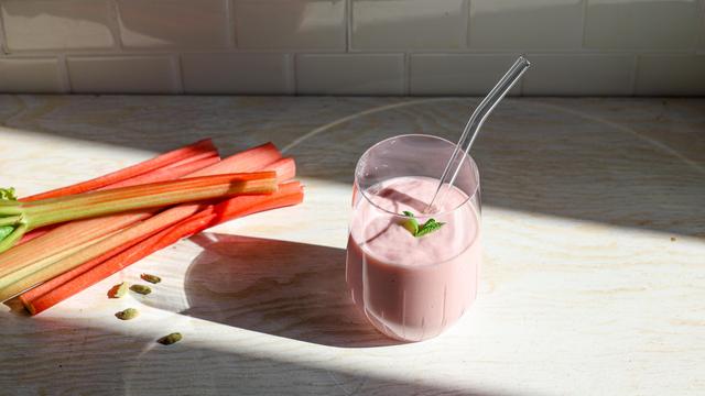 Rhabarber-Lassi: Lassi doch Rhabarber trinken!