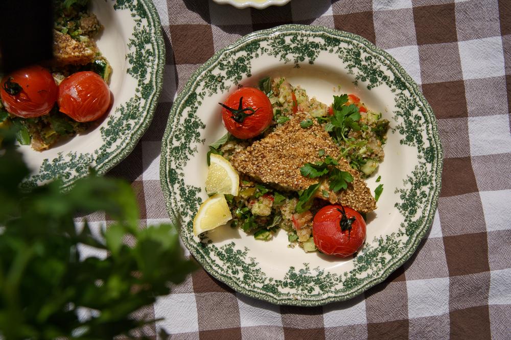 Sesam-Feta mit Bulgursalat: Klar kann Käse knuspern | ZEITmagazin