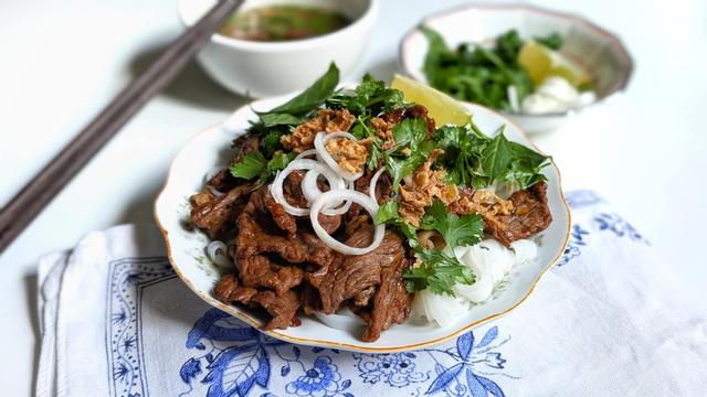 Trockene Phở: Klar gibt es trockene Suppen!