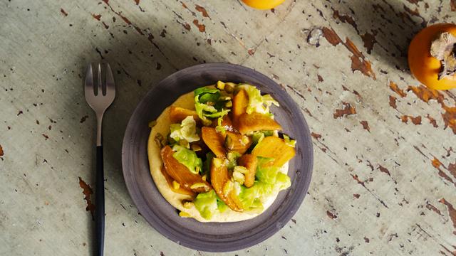 (+) Kaki: Farbtupfer im Novembergrau 