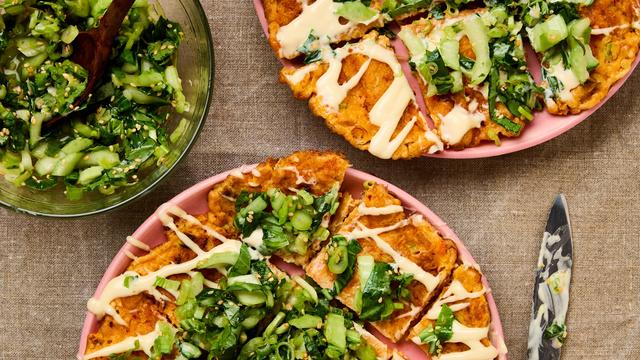 Kimchi-und-Cheddar-Okonomiyaki: Drei-Länder-Pfannkuchen