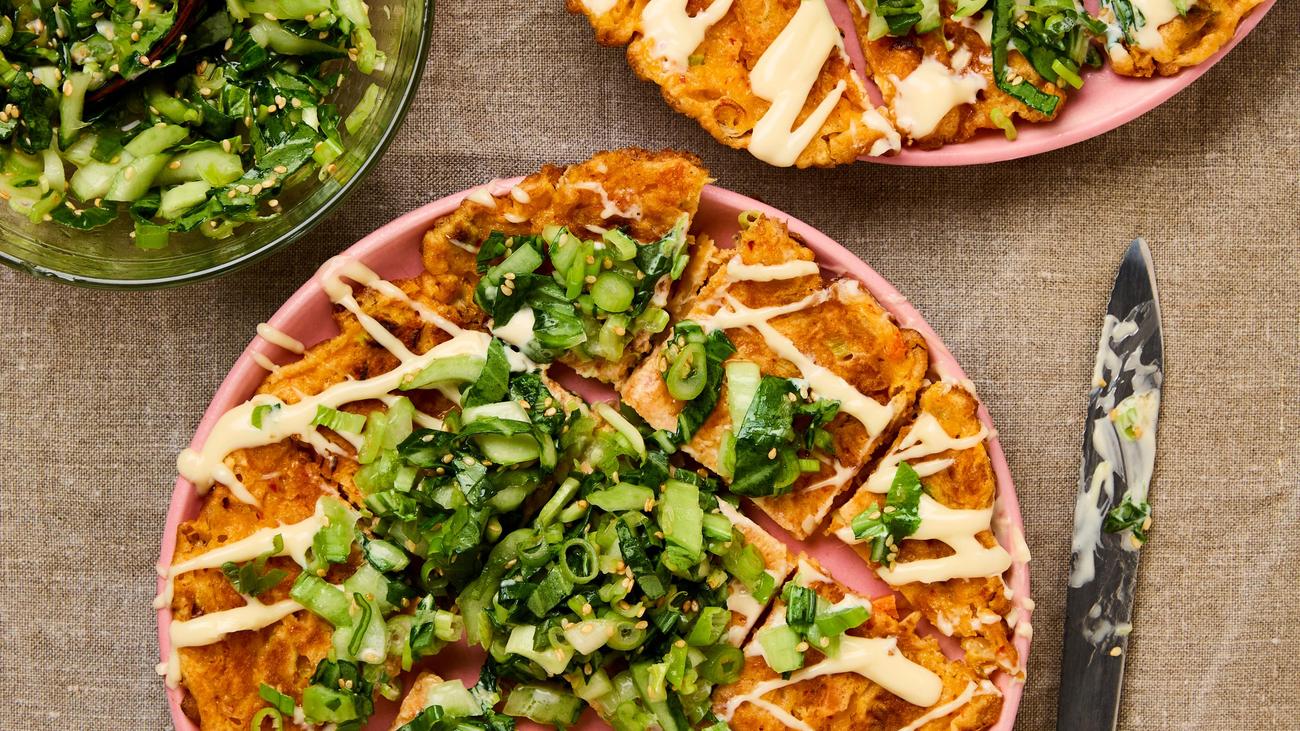 Kimchi-und-Cheddar-Okonomiyaki: Drei-Länder-Pfannkuchen