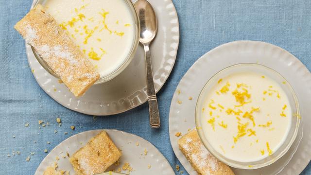 Zitronenmousse mit Fenchelsamen-Mürbegebäck: Die ganz feine englische Art