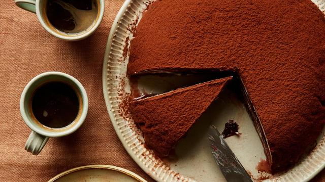 Schwarzwälder Kirsch-Crêpe-Torte: Wo sich Renard und Lapin gute Nacht sagen