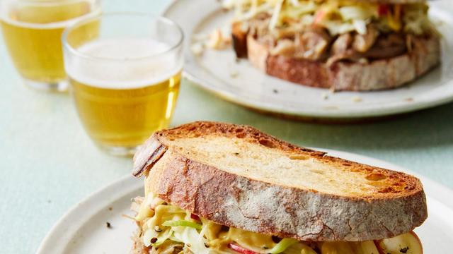 Schweinebauchsandwiches mit Apfel-Fenchel-Salat : Ich glaub, mein Schwein pfeift (nach Apfel und Fenchel)