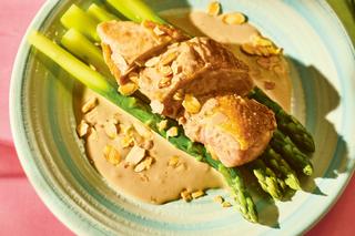 Poulardenbrust mit grünem Spargel: Spargel mit breiter Brust