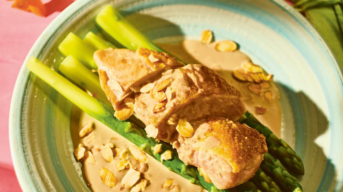 Poulardenbrust mit grünem Spargel: Spargel mit breiter Brust