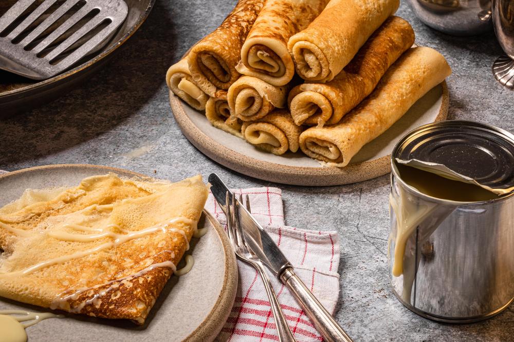 Blini mit gezuckerter Kondensmilch: Erst mit Pfannkuchen ist der Sonntag perfekt