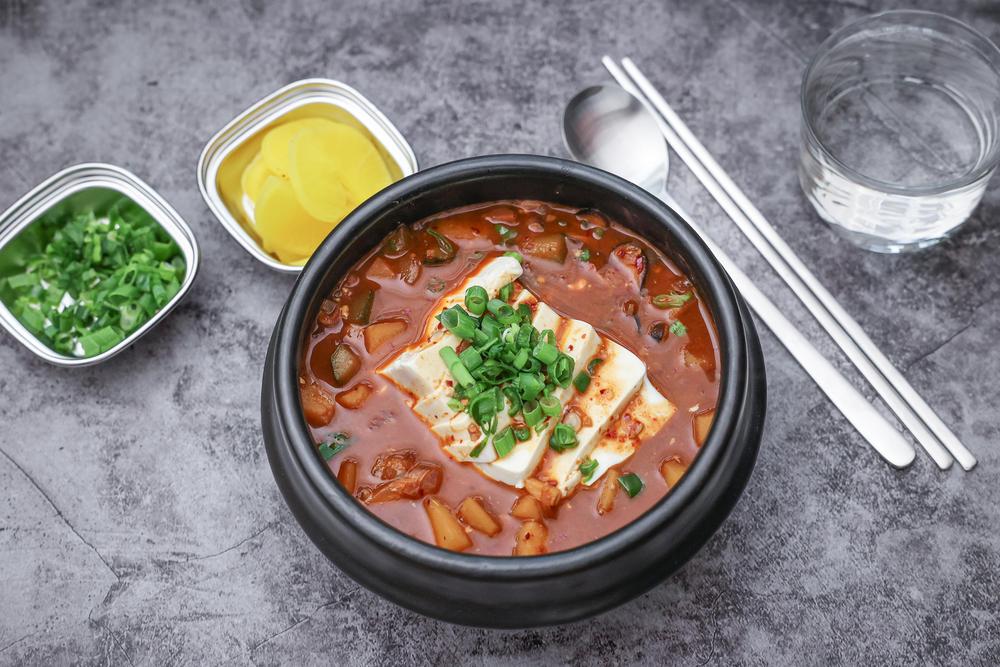 Koreanischer Eintopf: Koreanischer Eintopf mit Sojabohnenpaste