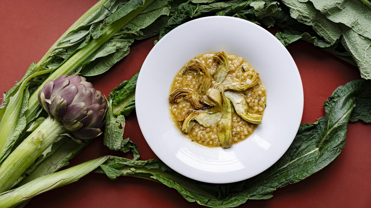 Gebratene Artischocken mit Fregola: Das schmeckt doch nach Venedig!
