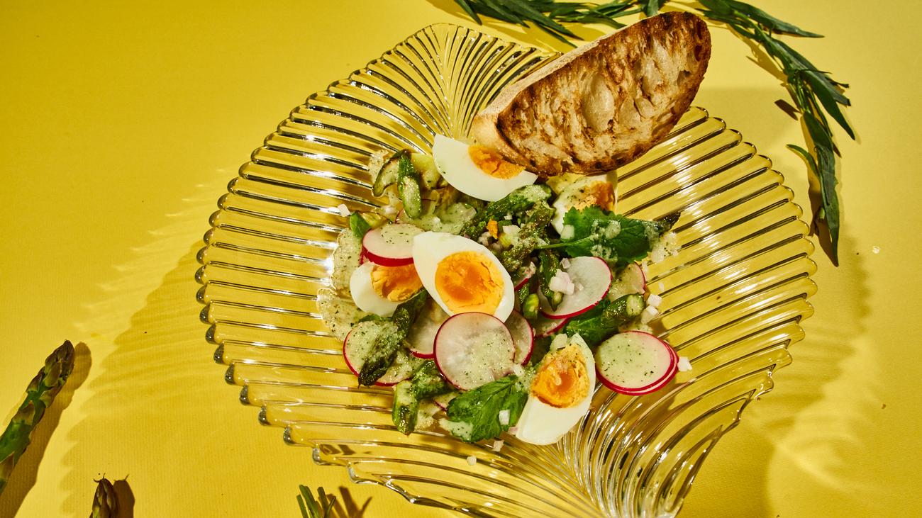 Eiersalat mit Spargel und Estragondressing: Mach’s mit extra Estragon