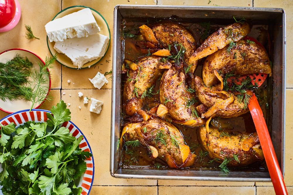 Knollensellerie mit Orange und Feta: Dieser geröstete Knollensellerie mit Orange und Feta wird selbst Wurzelgemüsemuffel überzeugen.