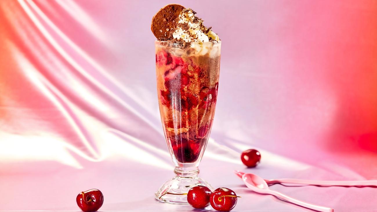 Schokoeisbecher mit Balsamico-Kirschen: Balsam(ico) für die Seele
