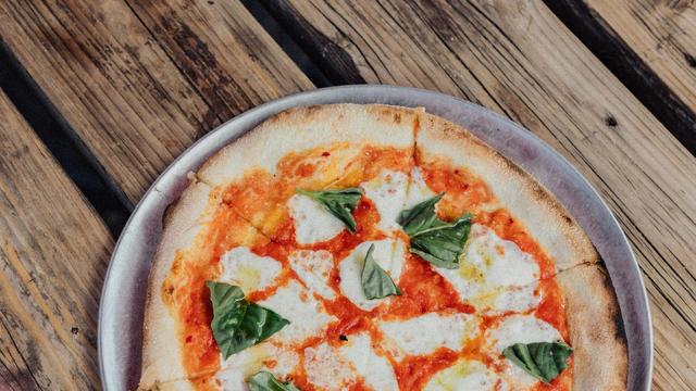 Tiefkühlpizza: Der Pizza-Europameister testet Tiefkühlpizza