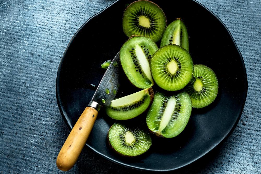 Ernährung und Schlaf: Können Kiwis tatsächlich beim Einschlafen helfen?