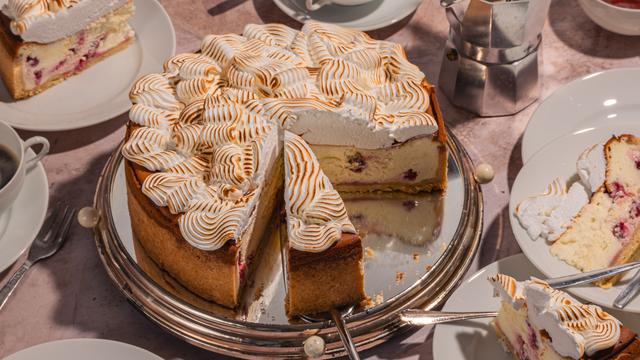 Johannisbeer-Käsekuchen mit Baiser: Bescheiden backen? Nein, danke