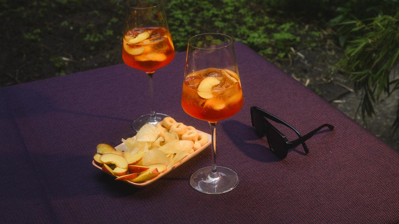 Nektarinen-Spritz: Mach Platz, Aperol: Hier kommt die Nektarine!